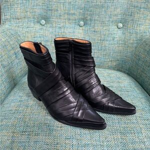 John Fluevog Judi Wrappings Boots Size 6.5 US